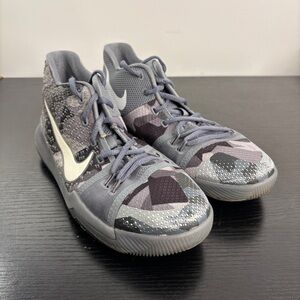 Nike Kyrie 3 Promo Girls EYBL Size 6Y Cool Grey Sail Black Yellow In GUC